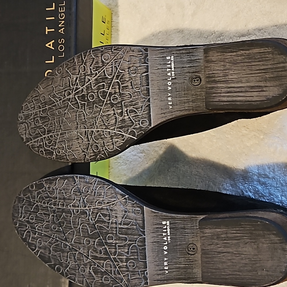 Boots - Picture 4 of 4